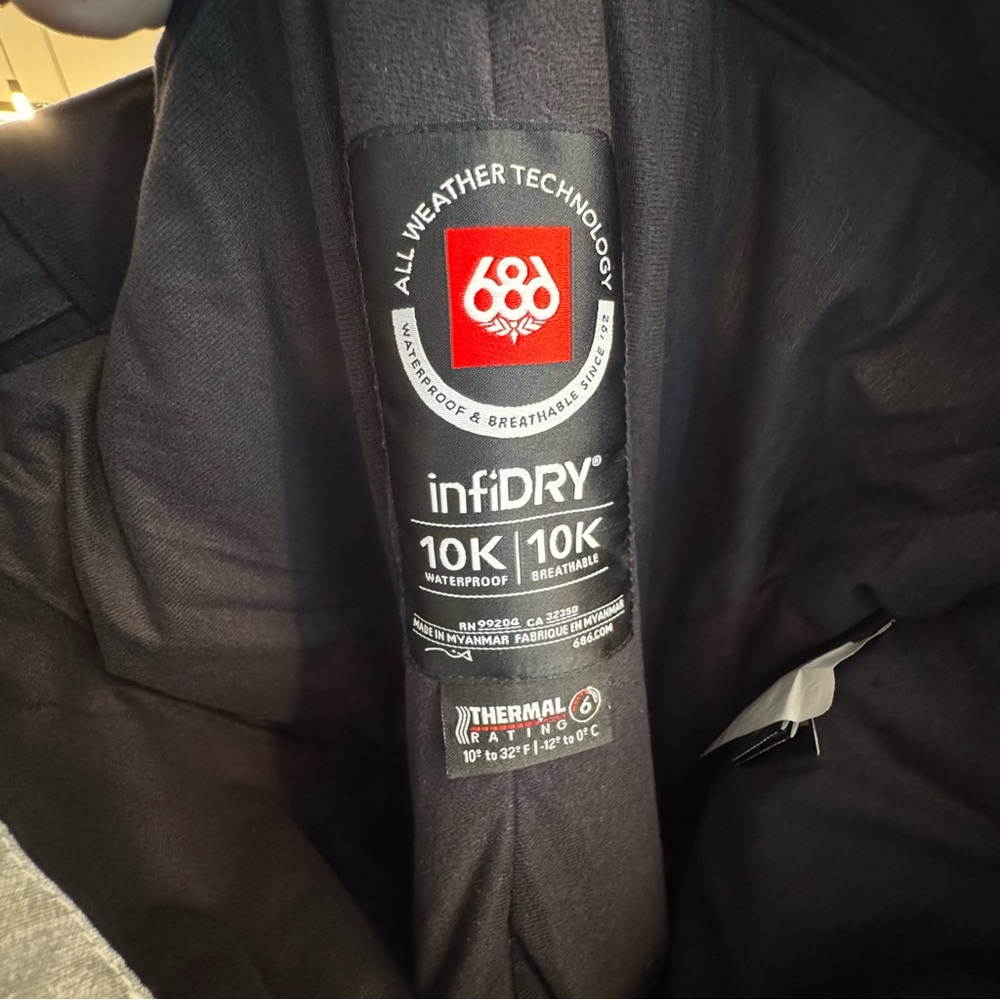 686 Men’s Infinity Insulated Cargo Pant (ski/snowboard/snow) - Picture 3 of 5